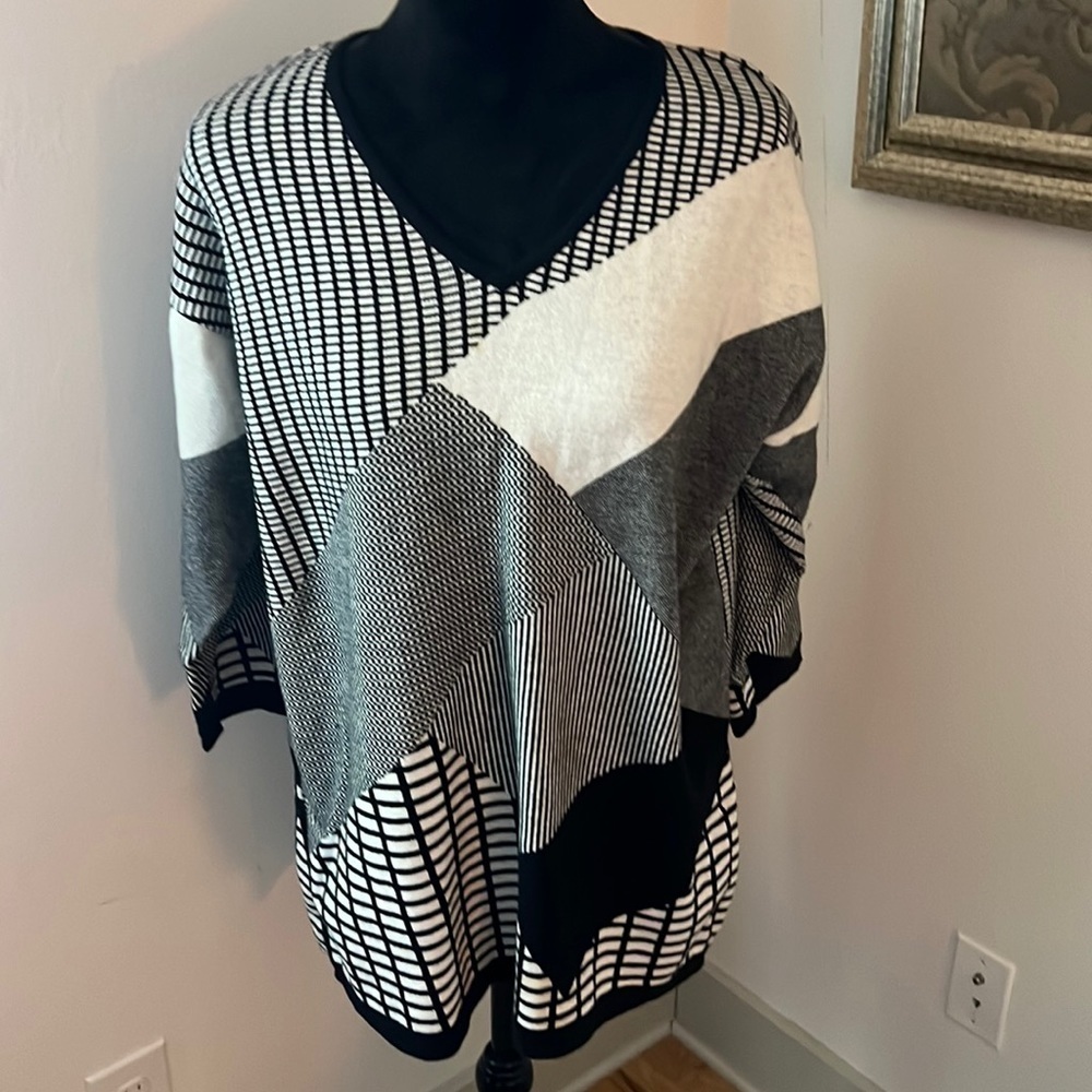 Dana Buchman v neck cotton long sweater Sz L long sleeves abstract print